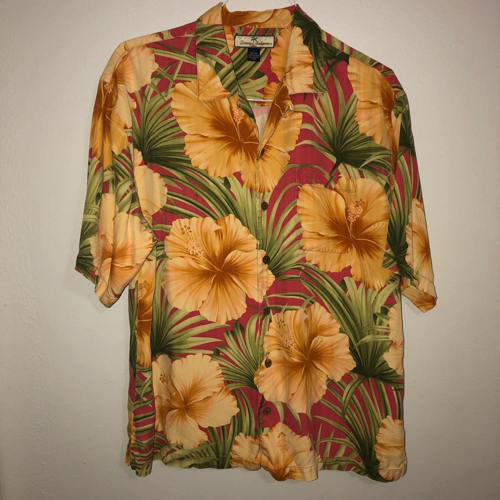 Tommy Bahama size L 100% silk Hawaiian style shirt